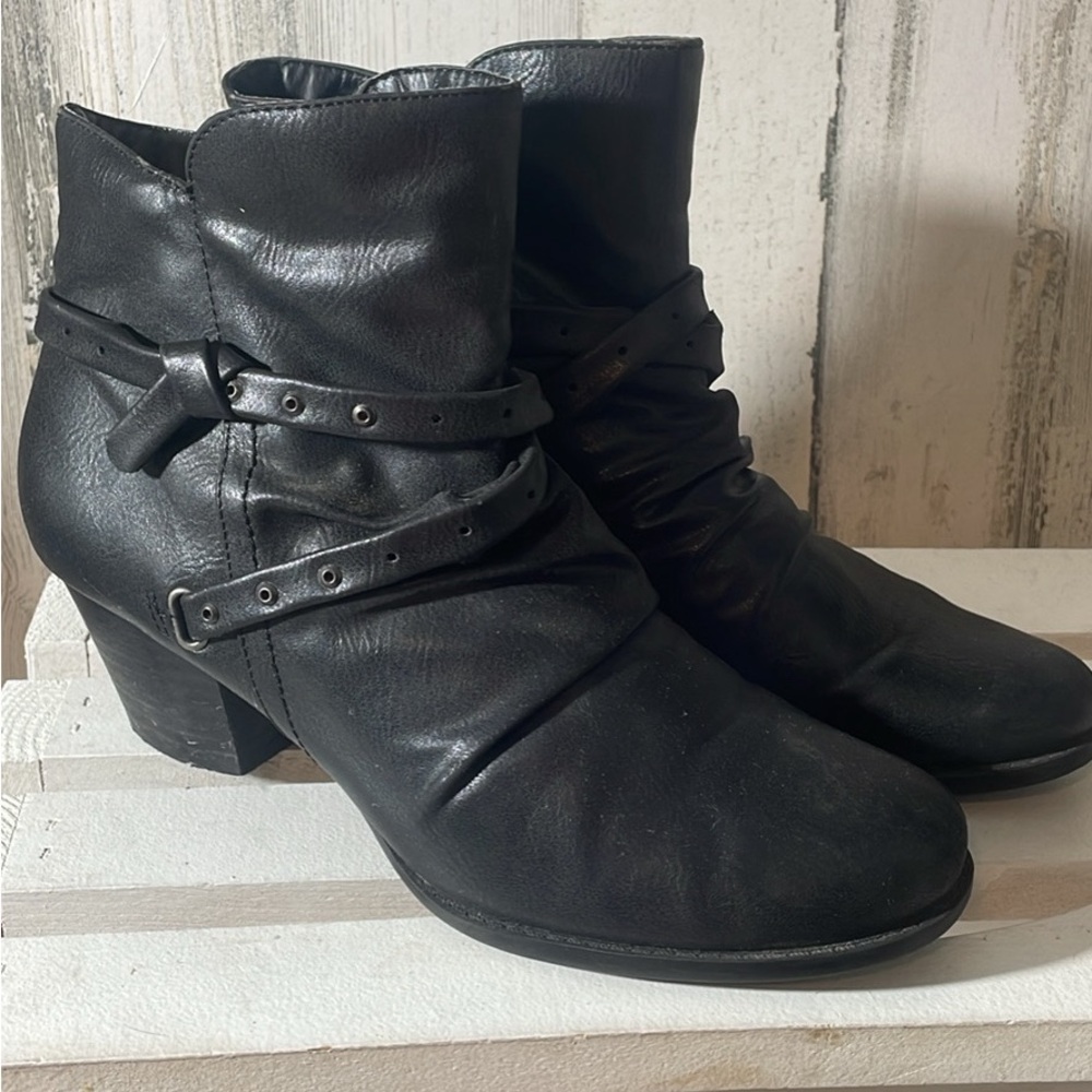 A5- - Black Bare trap ankle boots size 10